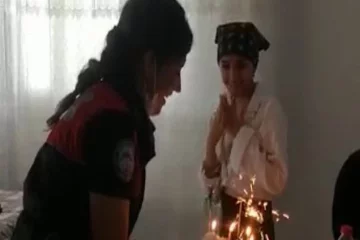 Lösemi hastası kıza yunus polislerinden sürpriz doğum günü