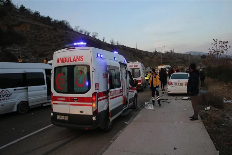 Tokat'ta 6 aracın karıştığı kazada 11 kişi yaralandı