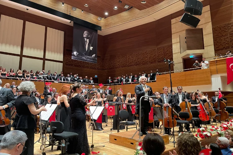 İzmir Devlet Senfoni Orkestrası ile Devlet Opera ve Balesi Korosu'ndan Cumhuriyet Bayramı'na özel konser