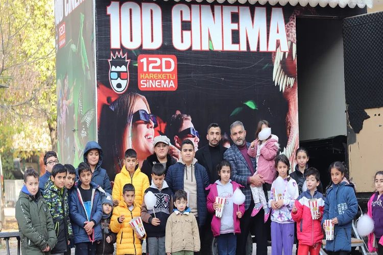 Depremzede çocuklara 10 D sinema etkinliği ilgi gördü