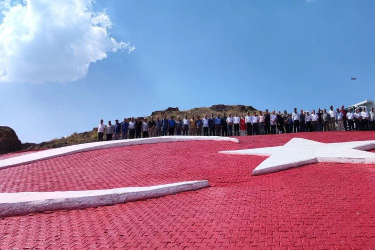 Muhsin Yazıcıoğlu Türk Bayrağı yapılarak anıldı