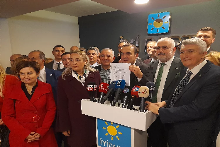 İYİ Parti İzmir’de devir teslim: Bezircilioğlu’ndan çarpıcı mesajlar!