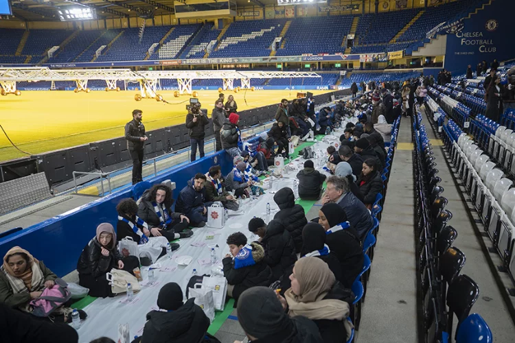 Chelsea, Stamford Bridge’de ilk kez toplu iftar verdi