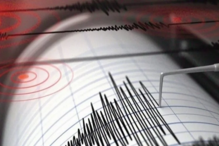 Kahramanmaraş'ta deprem: 5 katlı bina yıkıldı