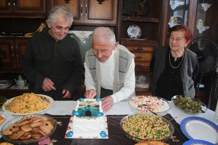 29 torunlu Hüseyin amca 100'üncü yaşına merhaba dedi