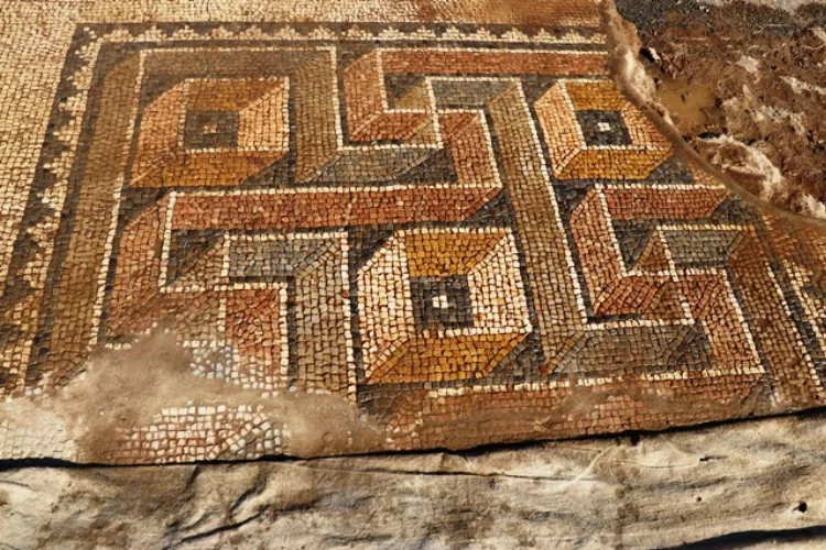 2 bin yıllık 3 boyutlu mozaik