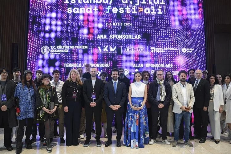 "4. İstanbul Dijital Sanat Festivali" AKM'de sanatseverlerle buluştu