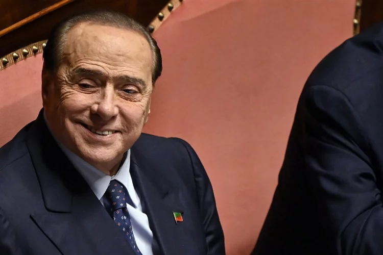 Berlusconi yoğun bakımda
