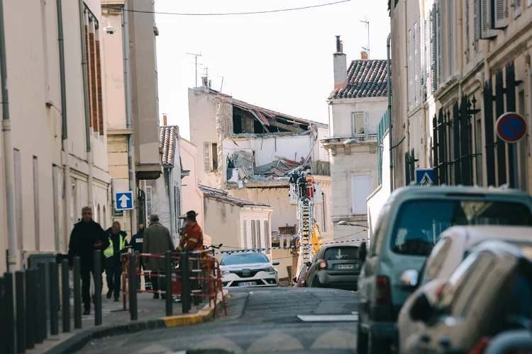 Fransa'da bina çöktü: 6 ölü