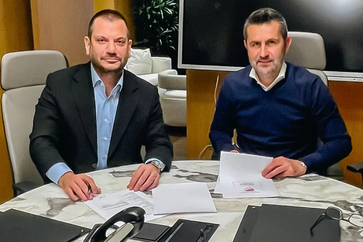 Trabzonspor'un yeni teknik direktörü imzayı attı