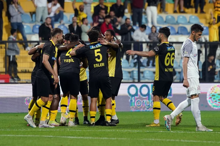 Son maçtan galip ayrılan İstanbulspor, Süper Lig'de kaldı
