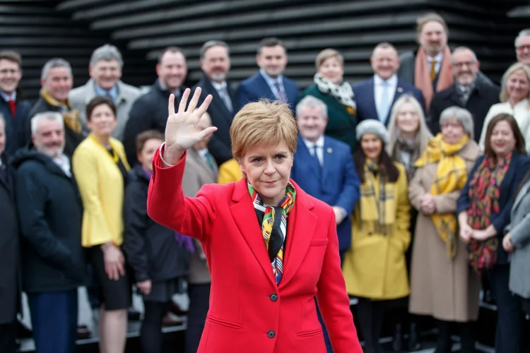 İskoçya'nın eski başbakanına gözaltı kararı