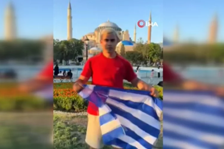 Ayasofya önünde Yunan bayrağıyla provokasyon yaptı