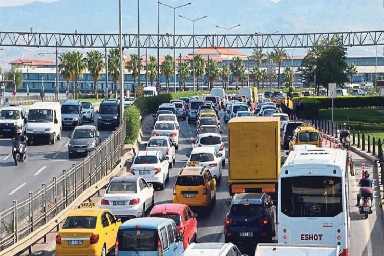 İzmir'de trafiğe kayıtlı araç sayısı 1 milyon 641 bin 607 oldu