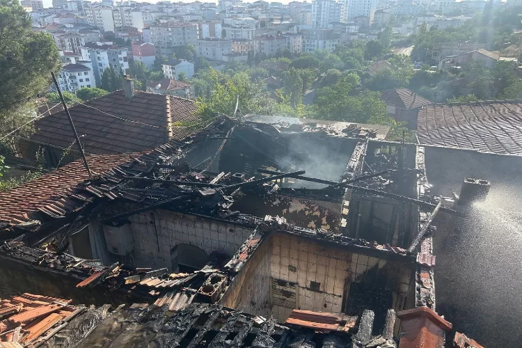 İstanbul'da gecekondu yangını! Evler küle döndü