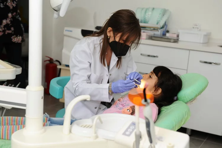 Karşıyakalı çocuklara ağız ve diş sağlığı hizmeti