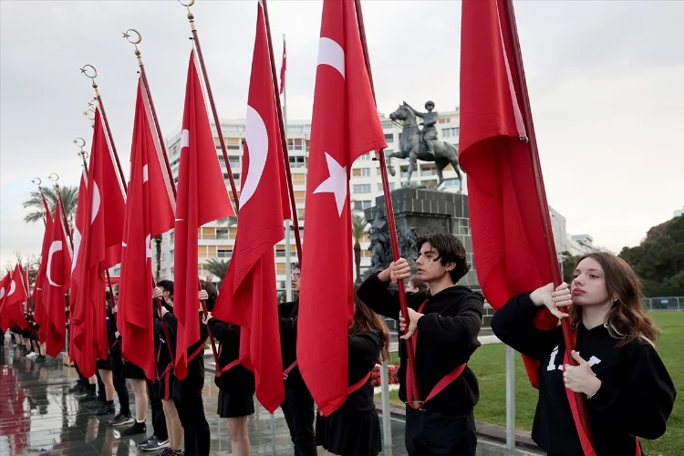 İzmir’de 24 Kasım  Öğretmenler Günü kutlandı