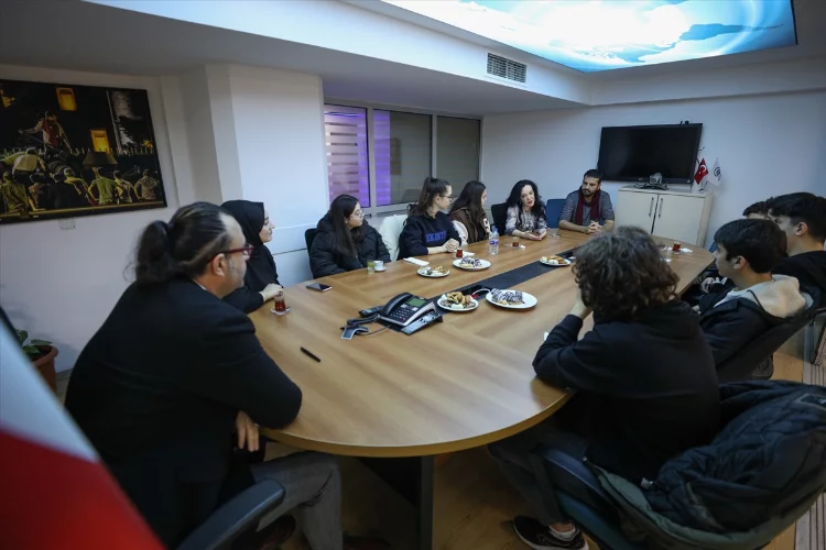 İzmir'de lise öğrencileri Anadolu Aajansı'nı ziyaret etti