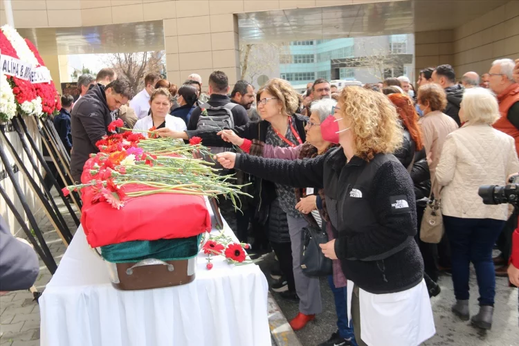 İzmir'de 'yılın hekimi' için tören düzenlendi