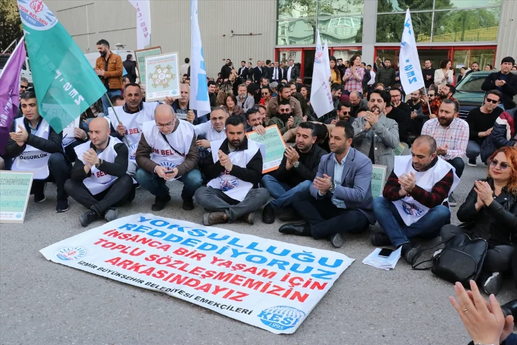 İzmir Büyükşehir önünde oturma eylemi