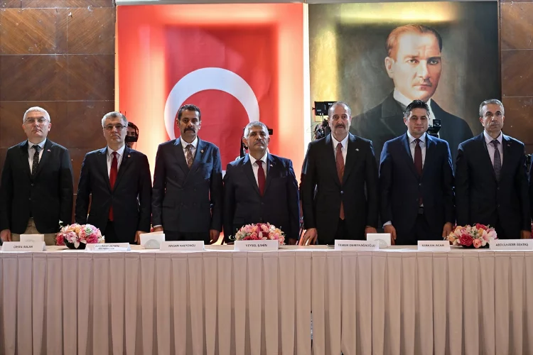 MHP İzmir'de milletvekili adaylarını tanıttı