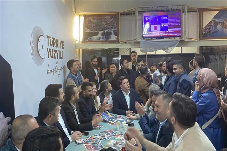AK Parti'li Eyyüp Kadir İnan, gençlik iftarında konuştu