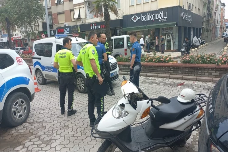 İzmir'de kaza: Karşıya geçerken motosiklet çarptı