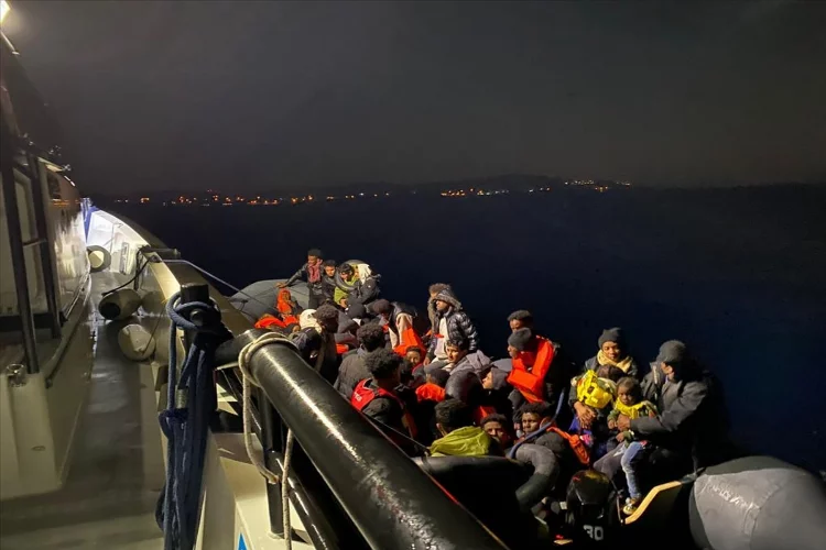 İzmir'de 23 düzensiz göçmen kurtarıldı, 47 göçmen yakalandı