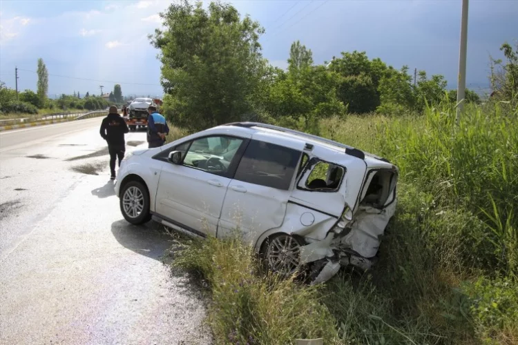 Uşak'ta trafik kazası: Yaralılar var