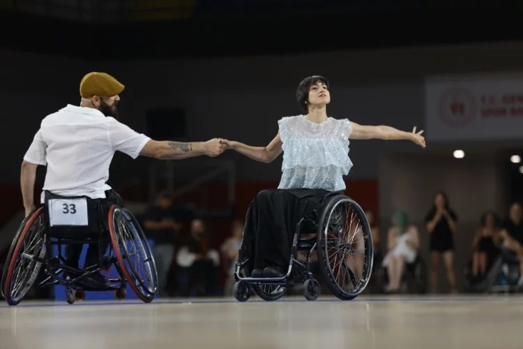 Tekerlekli Sandalye Dans Sporu Şampiyonası İzmir'de