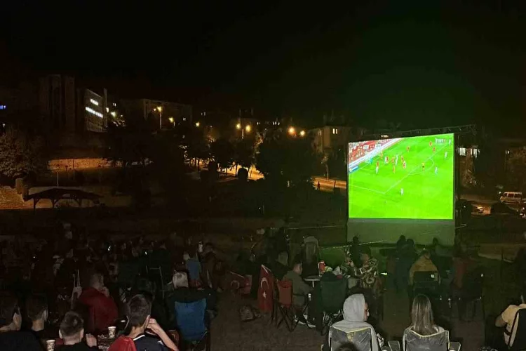 Düzce'de milli maç heyecanı dev ekranda