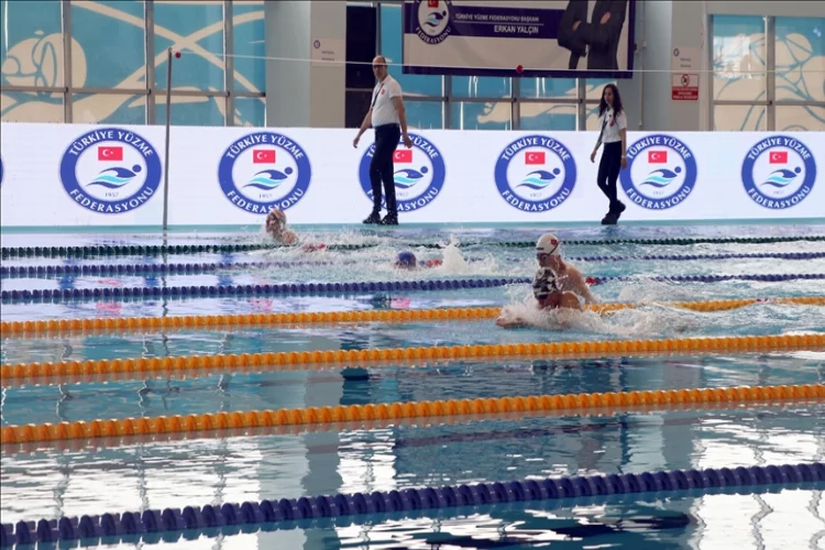 Genç yüzücülerden iki Türkiye rekoru