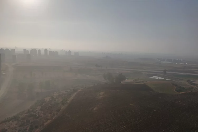 Adana'da gün sisli başladı