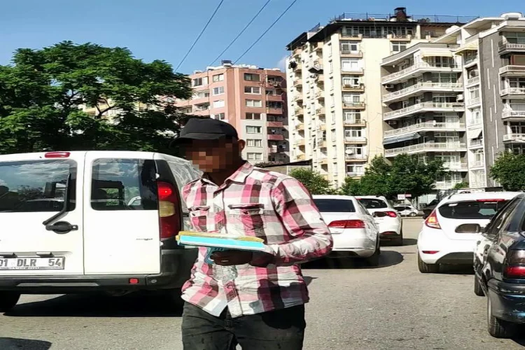 Adana'da cam silen genç, sürücüyü taciz etti