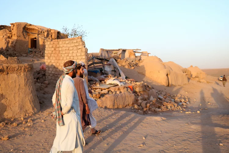 Afganistan depreminde hayatını kaybedenlerin sayısı 2 bine yükseldi