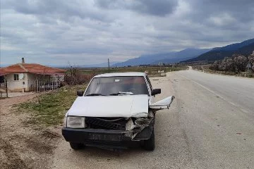 Afyon’da feci kaza: İki otomobil çarpıştı