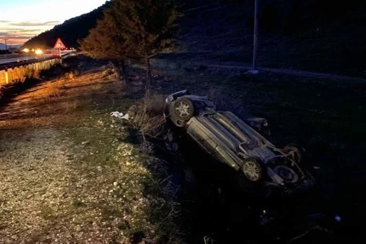 Afyonkarahisar’da kaza: Otomobil takla atıp şarampole girdi