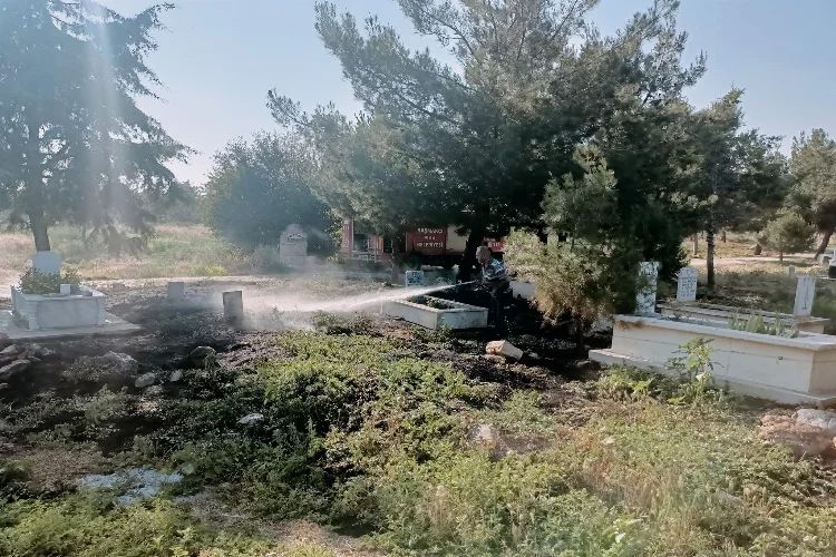Afyonkarahisar'da mezarlıkta yangın çıktı