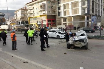 Alanya'da bariyerleri kıran otomobil iki araca çarptı: Ölü ve yaralılar var!