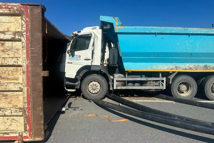 Alanya’da iki kamyon çarpıştı: 2 yaralı