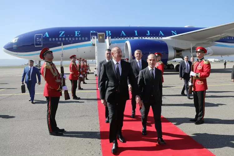 Azerbaycan Cumhurbaşkanı Aliyev Gürcistan'a gitti