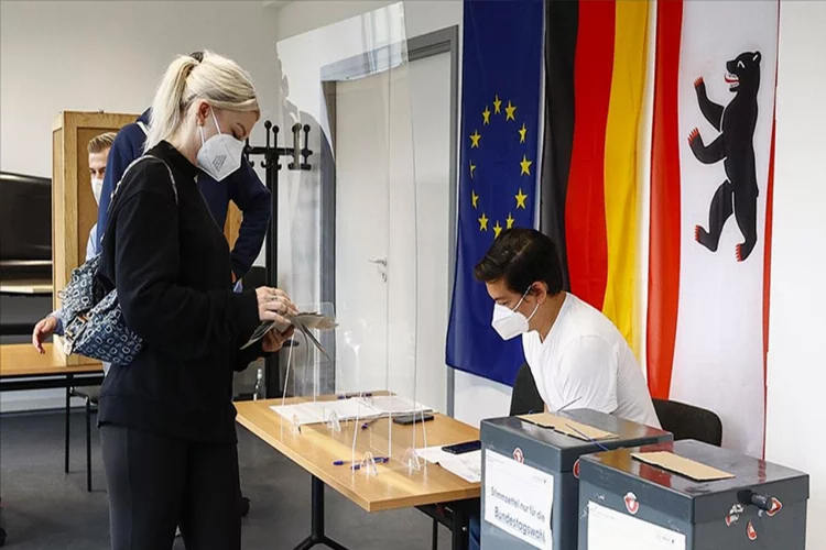 Almanya'da iki eyaletin seçimleri belli oldu