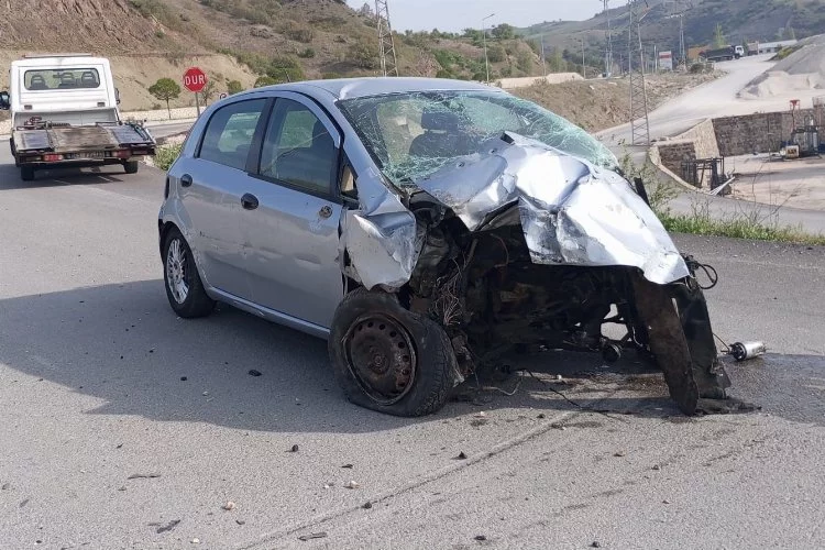 Amasya’da trafik kazası: Sürücü otomobilde can verdi