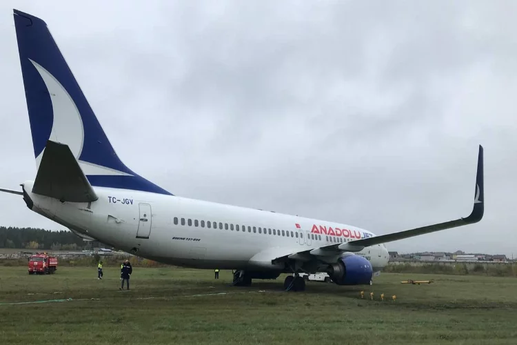 Anadolujet‘in Antalya - Perm seferini yapan uçak zemine saplandı