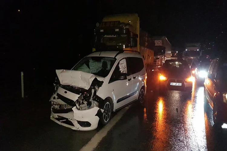 Anadolu Otoyolu'nda zincirleme kaza: 15 araç birbirine girdi!