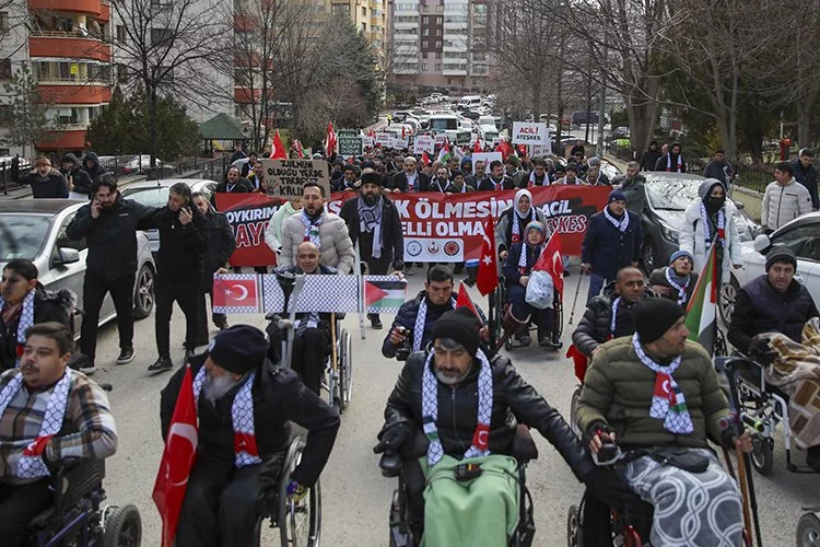 Ankara ve Şanlıurfa'da, şehitleri anmak ve Filistin'e destek için yürüyüş