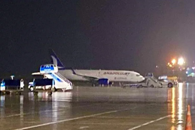 Ankara-Rize seferini yapan uçağa yıldırım isabet etti