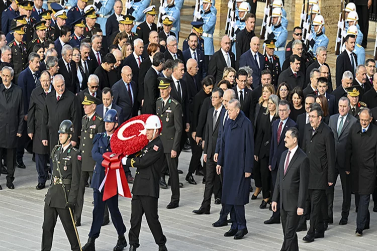 Mustafa Kemal Atatürk için Anıtkabir'de devlet töreni düzenlendi