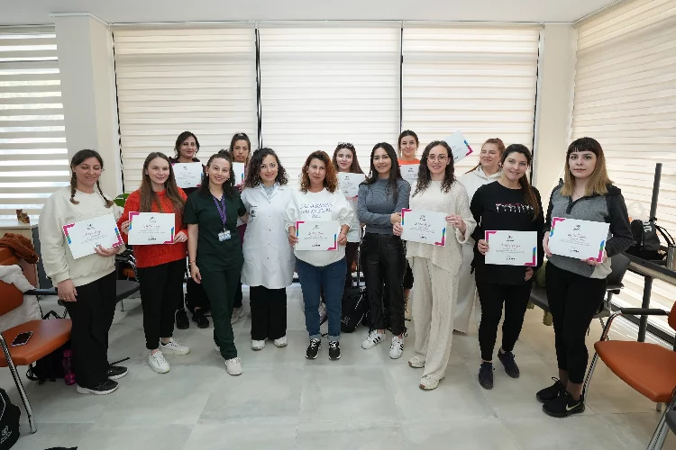 İzmir’de anne adaylarına Gebe Okulun’nda eğitim