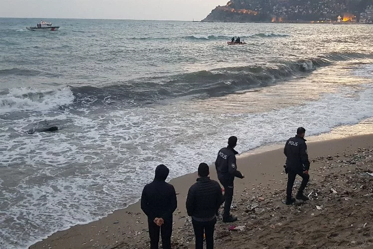 Antalya’da denize giren adam hayatını kaybetti